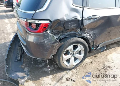 2022 Jeep Compass Latitude 4X4 z USA, uszkodzony, nr VIN 3C4NJDBB3NT141583